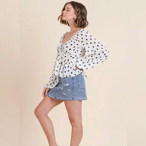 Emory Park Puff Sleeve Tie Front Polka Dot Blouse in White and Black Size S